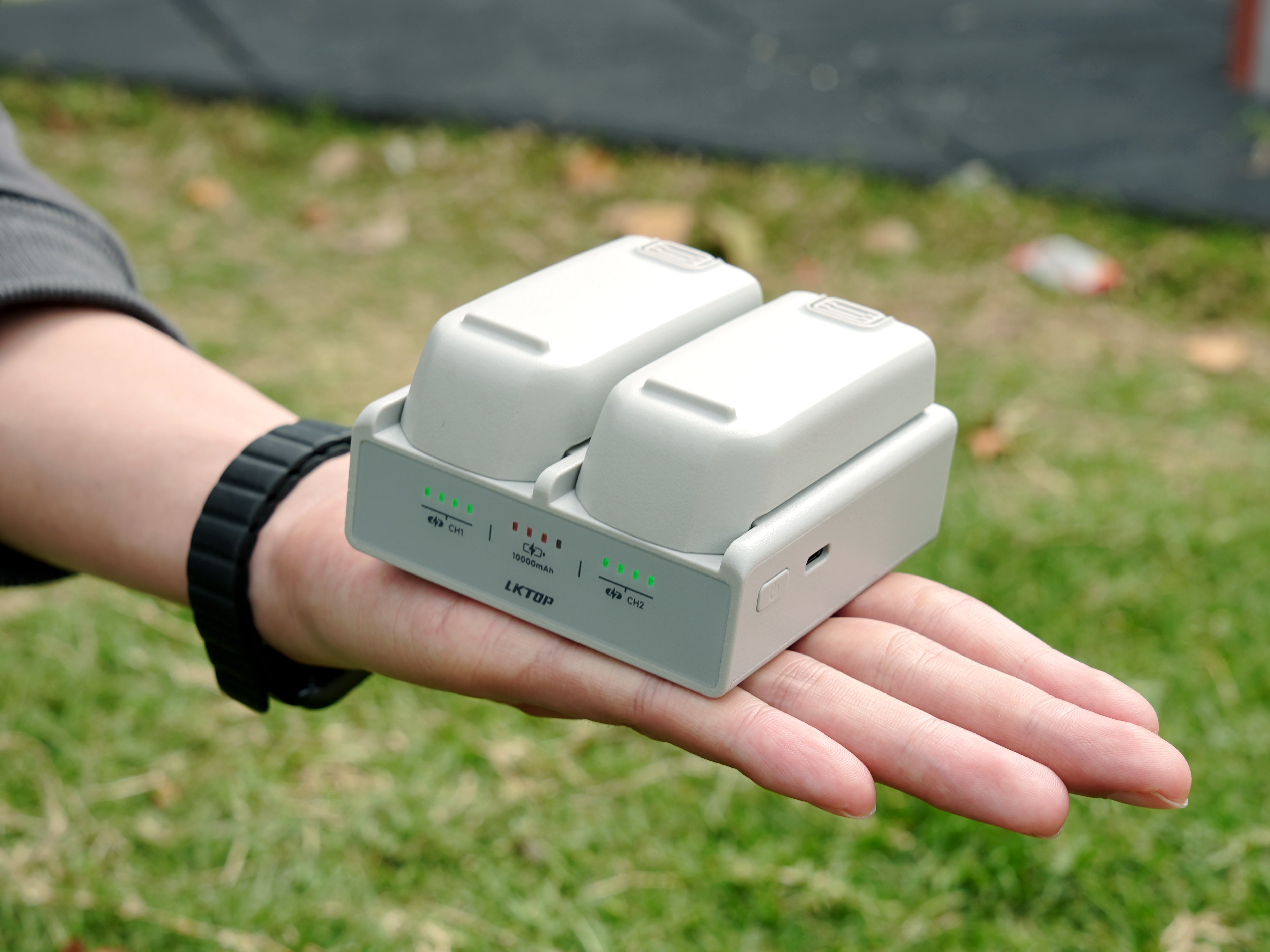 LKTOP 10000mAh Neo Smart Battery Charging Case, Bulit-in 10000mAh Battery, Large Capacity Fully Charge 3 Batteries